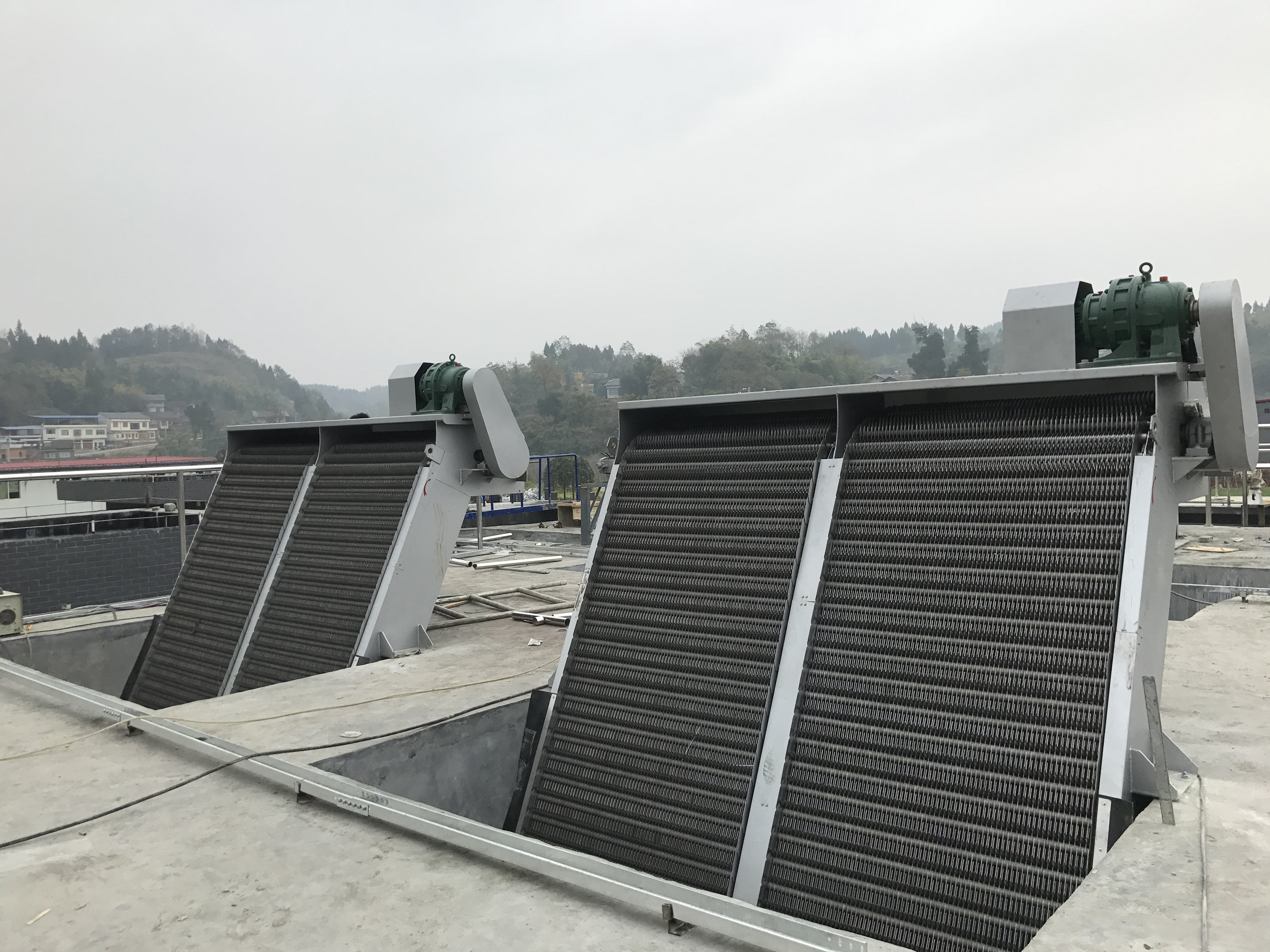 回转格栅除污机(图1)